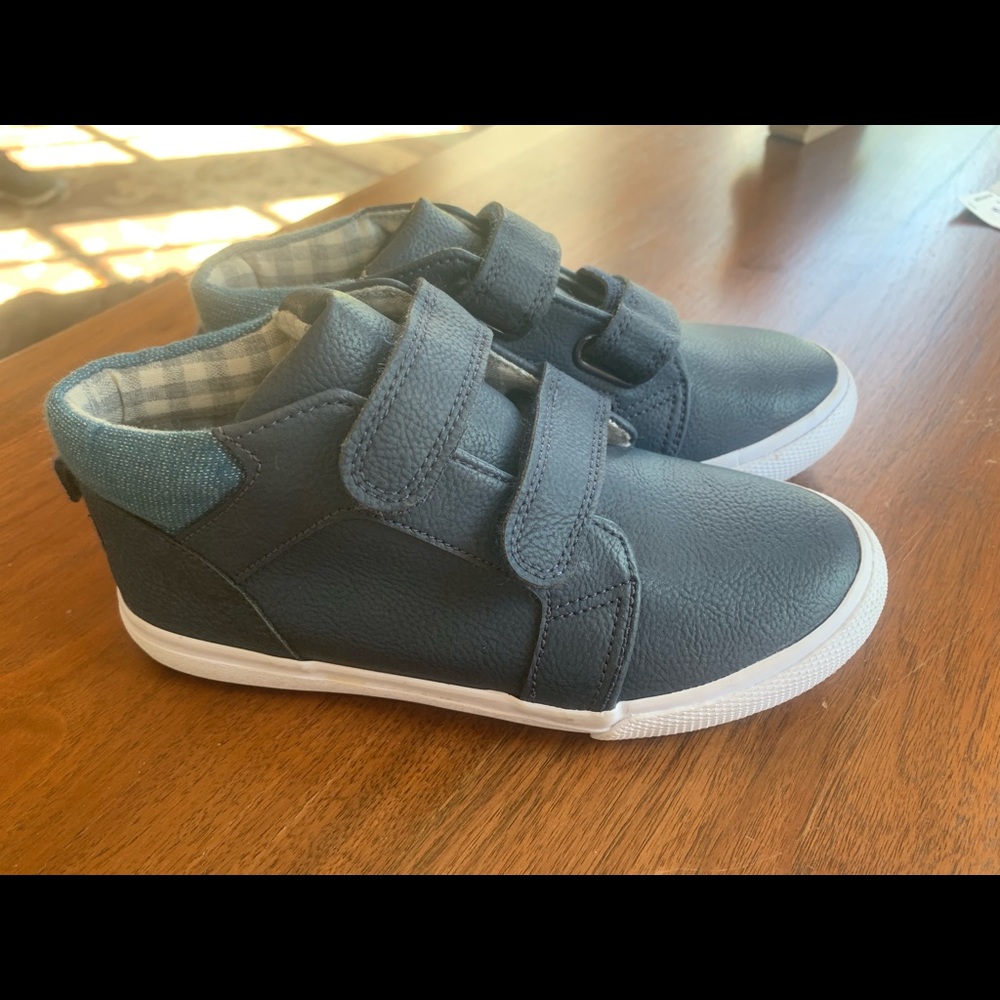 Boys Velcro shoes